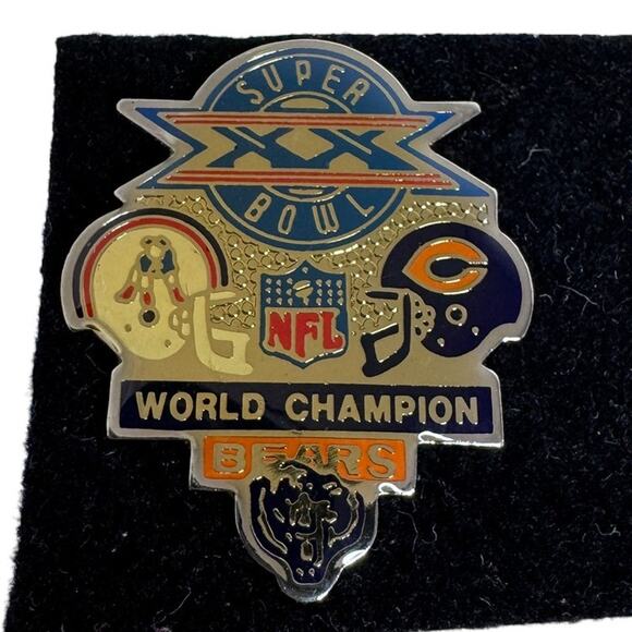 Bears vs Patriots Super Bowl XX World Champion Bears Pin 1986 - Picture 1 of 3